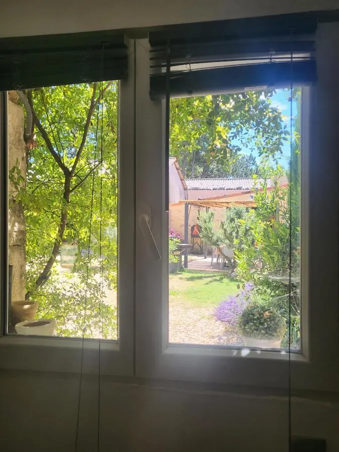 So Home Saint-Pantaleon-les-Vignes Homestay